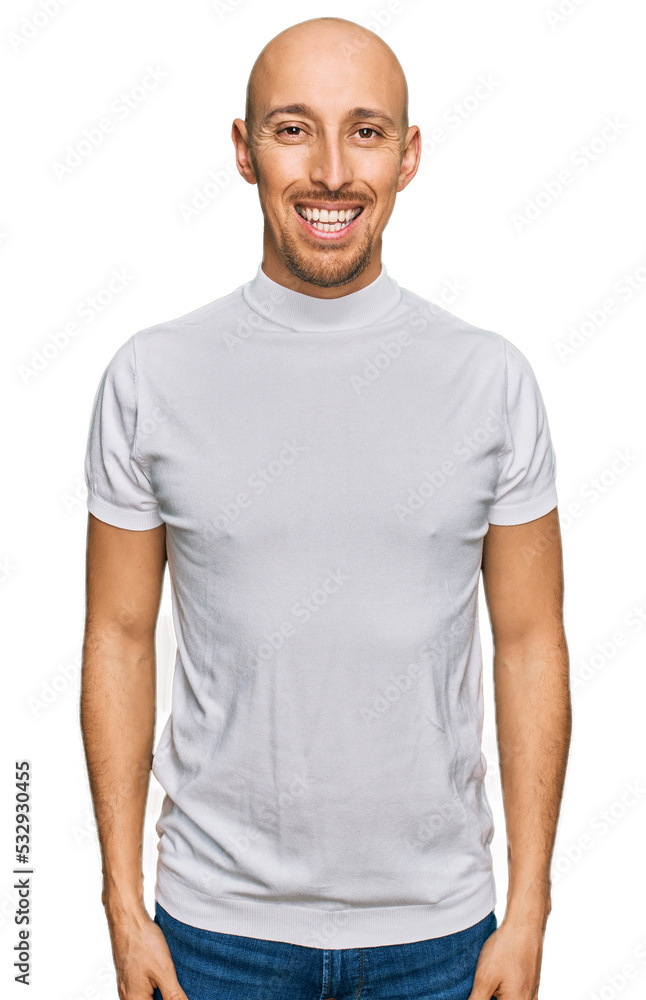 Obraz premium Bald man with beard wearing casual white t shirt with a happy and cool smile on face. lucky person.