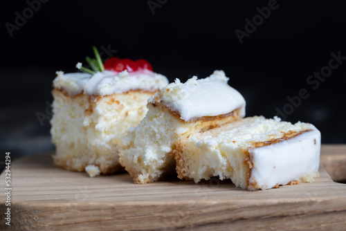 curd cake to cover with icing sugar on top