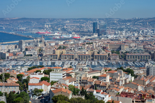Fototapeta Naklejka Na Ścianę i Meble -  Panoramic view of the city of Marseille