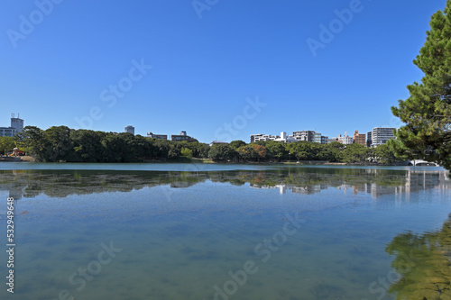 大濠公園「柳島から望む大濠池」 © Kinapi