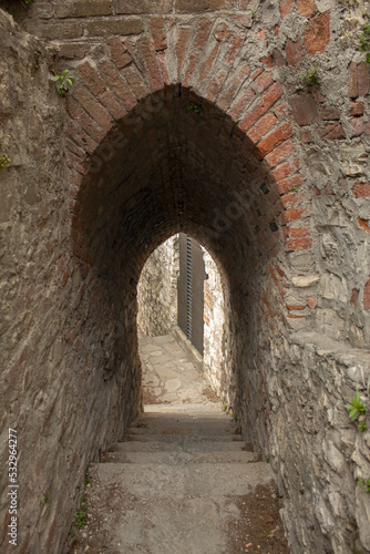 Fototapeta Naklejka Na Ścianę i Meble -  old stone arch