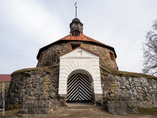 Obraz na płótnie old wooden church in the mountains w salonie