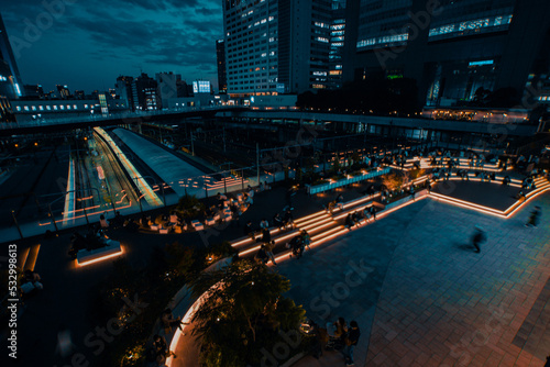 新宿駅新南口の夜景