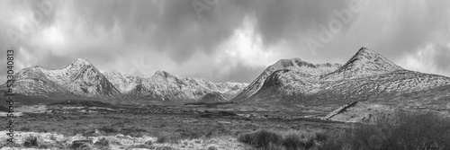 Tapet Black and white Majestic Winter panorama landscape image of mountain range and p