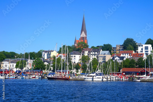 Photos Blick über den Stadthafen in Flensburg von der Schiffbrücke über im Jaich hin zur St