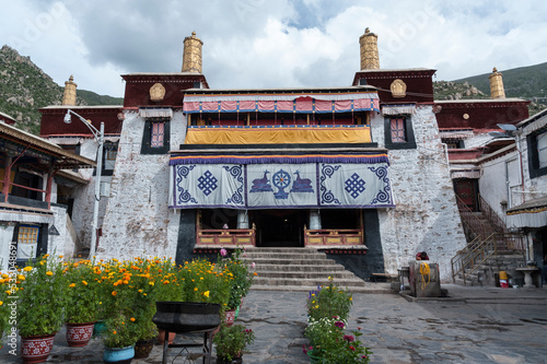 Drepung is the largest of all Tibetan monasteries and is located on the Gambo Utse mountain, at the foot of Mount Gephel. Tibet