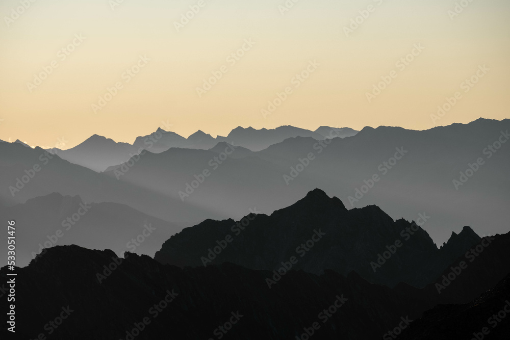 Obraz premium Siluetten der Alpen