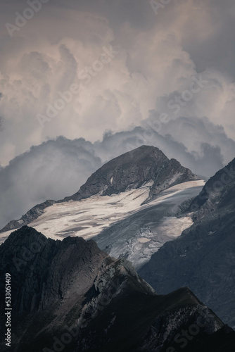 Fototapeta Naklejka Na Ścianę i Meble -  Gletscher mit Wolken