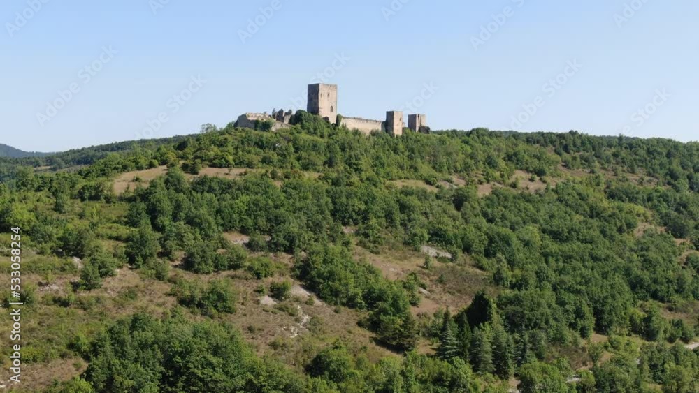 Drone Château de Puivert, 11230 Puivert France, château cathare, dans l'Aude aux marches de l'Ariège Drone Château de Puivert, 11230 Puivert France, château cathare, dans l'Aude aux marches de l'Ariège