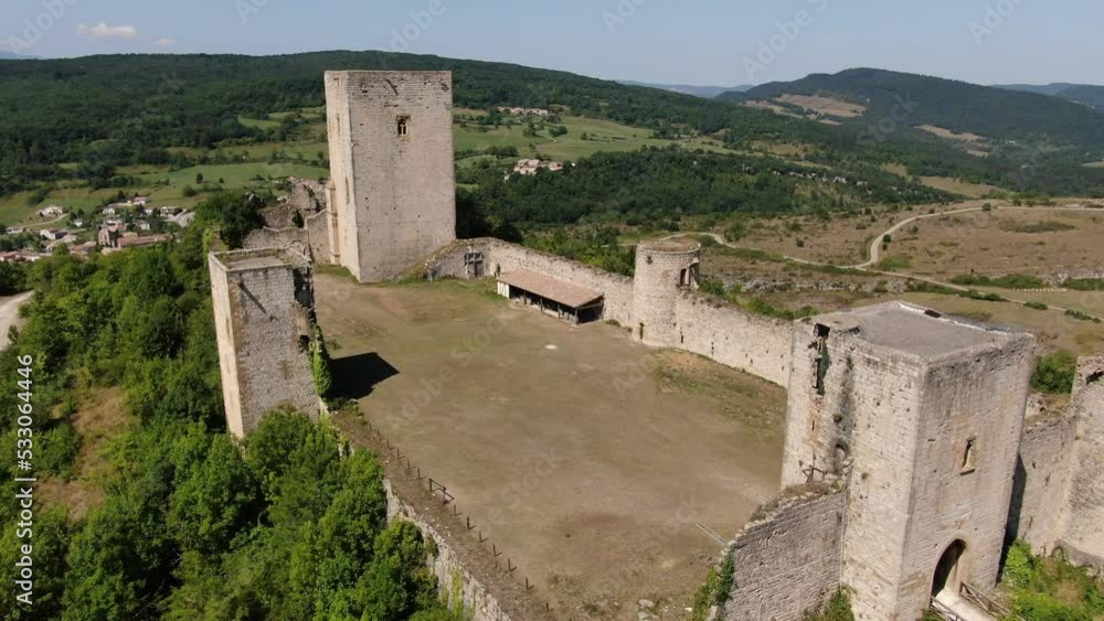 Drone Château de Puivert, 11230 Puivert France, château cathare, dans l'Aude aux marches de l'Ariège Drone Château de Puivert, 11230 Puivert France, château cathare, dans l'Aude aux marches de l'Ariège