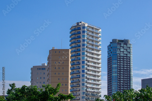 青空と港区の建物たち © Tsubasa Mfg
