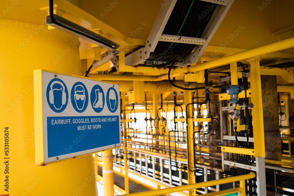 Warning sign for wearing personal protective equipment in the gas and