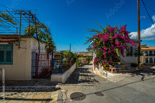 Wallpaper Mural Bougainvillea, an weißen Haus in Keri Torontodigital.ca