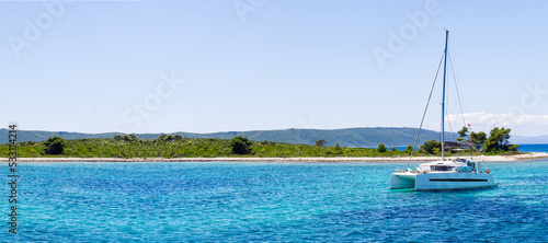 Fototapeta Naklejka Na Ścianę i Meble -  Catamaran sailing in ocean. paradise at sea. Blue sky and turquoise blue sea water. Mexican Caribbean beaches.