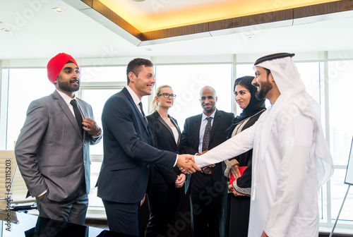 Cuadro en lienzo Multiracial corporare business team meeting for a deal in Dubai - Multicultural