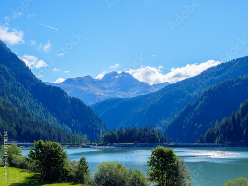 Fototapeta Naklejka Na Ścianę i Meble -  Swiss mountains with clouds and lake