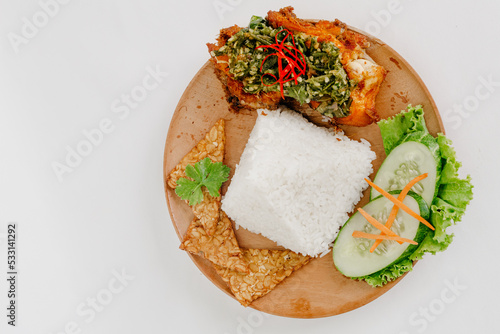 RIce with green chili chicken on the plate