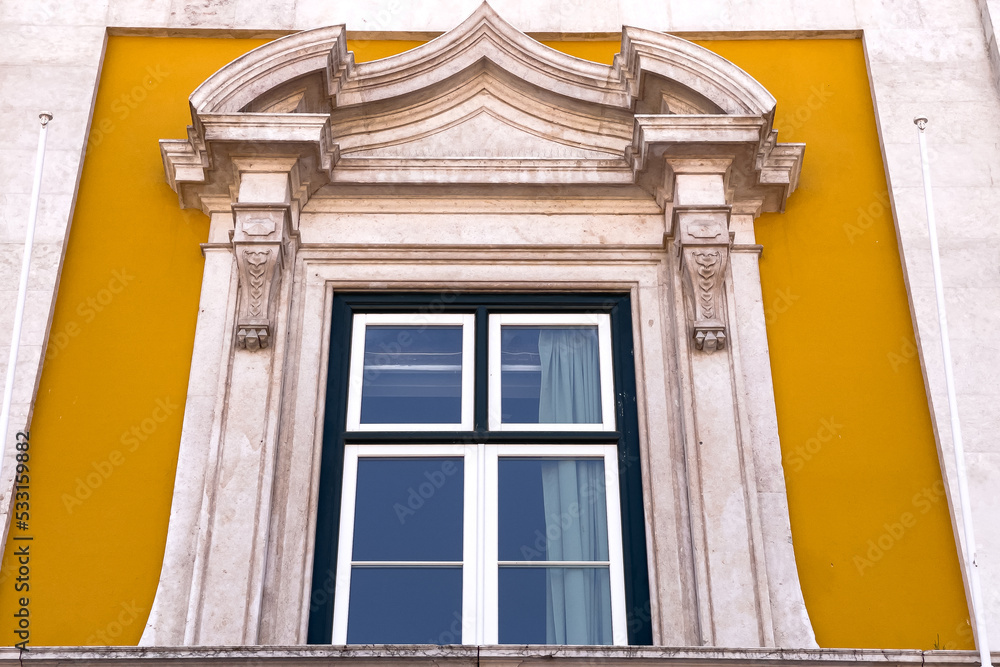 Obraz premium Beautiful architecture of Arco do Bandeira in Lisbon