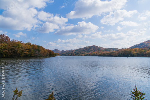 Obraz na płótnie 千丈寺湖(兵庫県三田市)の秋 w salonie