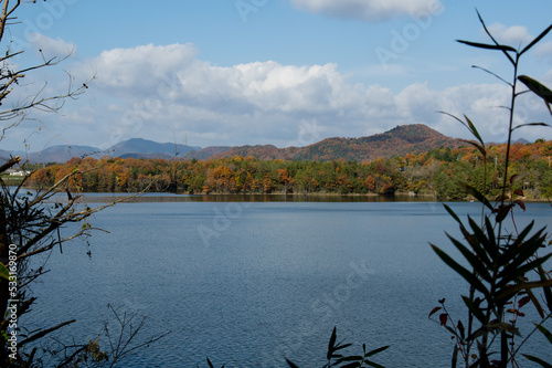Obraz na płótnie 千丈寺湖(兵庫県三田市)の秋 w salonie