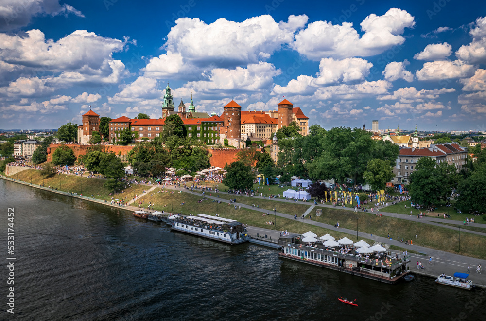 Obraz premium Front view of Wawel castle in Krakow, Poland