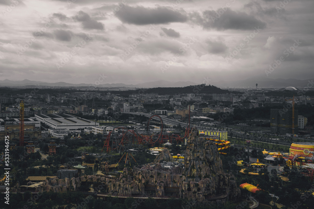 Obraz premium time clouds over the city