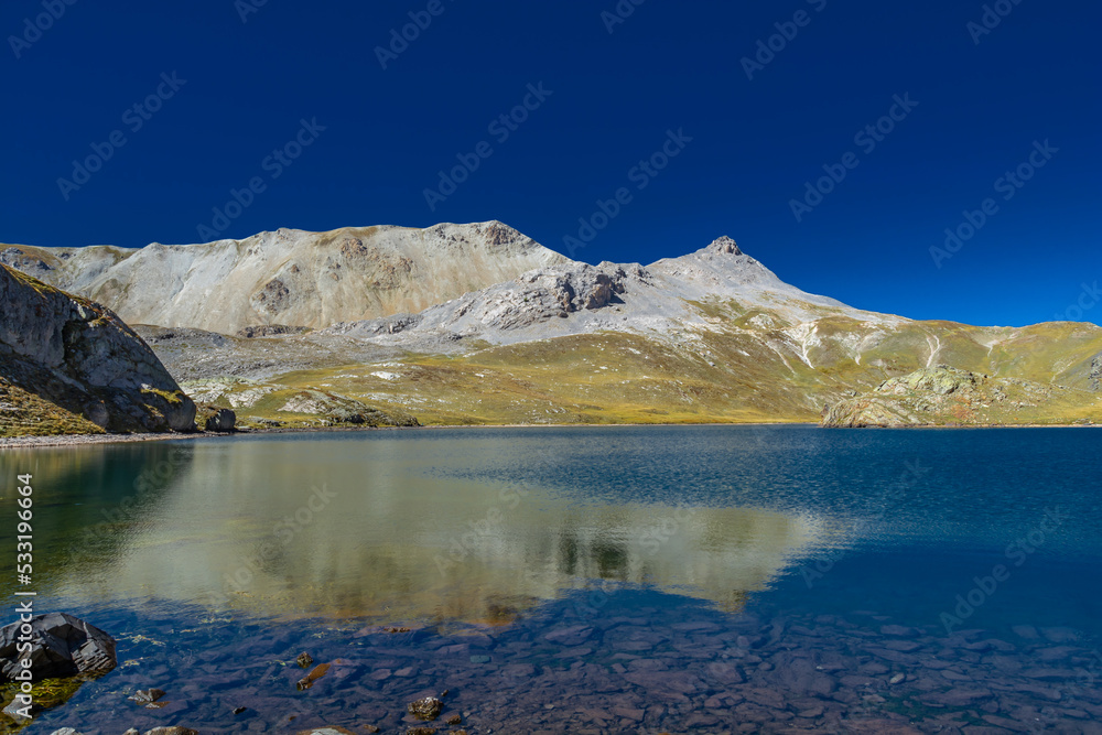Lago dell’Oronaye e Lago Superiore di Roburent a cavallo tra Italia e Francia Lago dell’Oronaye e Lago Superiore di Roburent a cavallo tra Italia e Francia