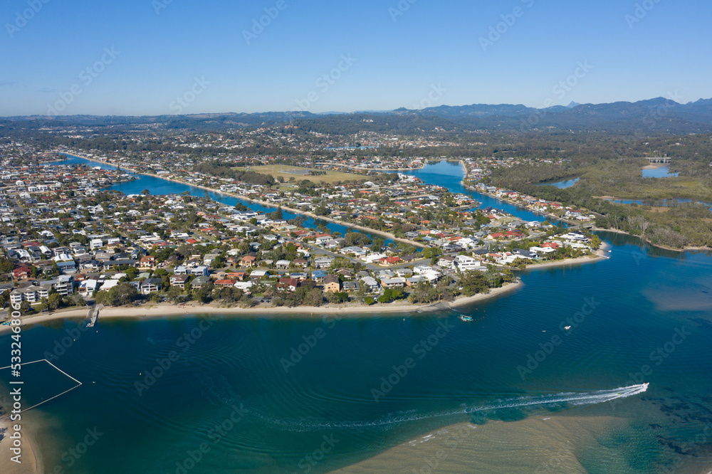 Obraz premium Tallebudgera creek at Burleigh Heads, and the Gold Coast town of Palm beach, Queensland, Australia.