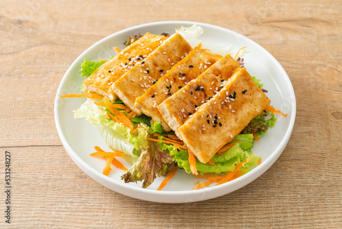 teriyaki tofu salad with sesame