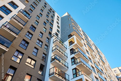 Tablou pe pânză Modern city architecture, Residential house building facade with balconies in Warsaw