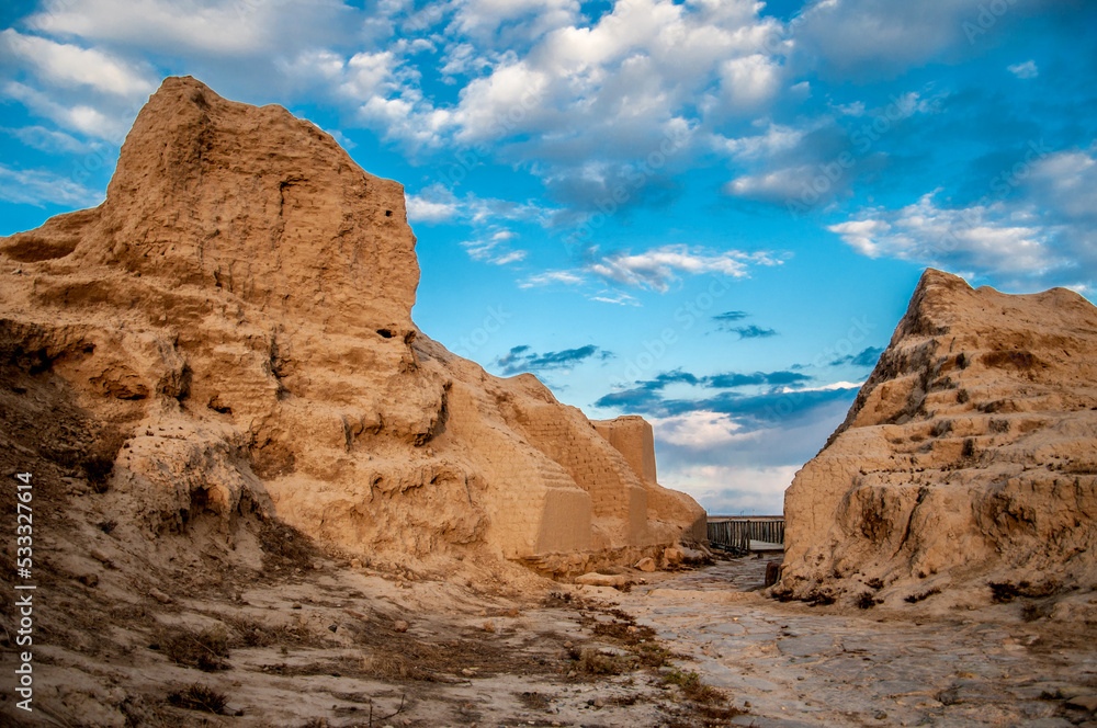 Fototapeta premium Ruins of the ancient city of Sauran. Historical place of Kazakhstan. Excavations of ancient cities, medieval buildings.