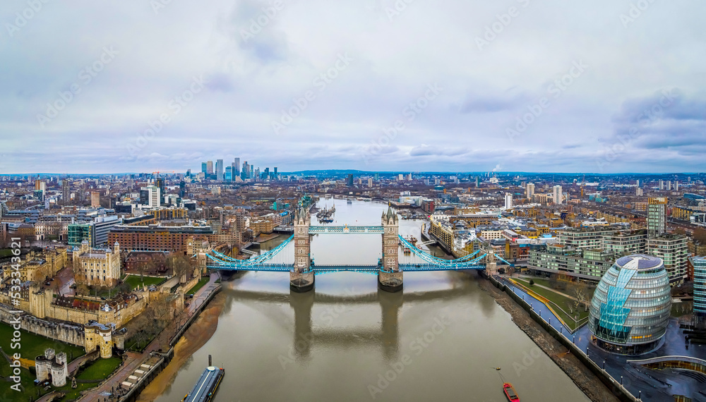 Naklejka premium Aerial view of Tower Bridge in the City of London, the historic centre and the primary central business district