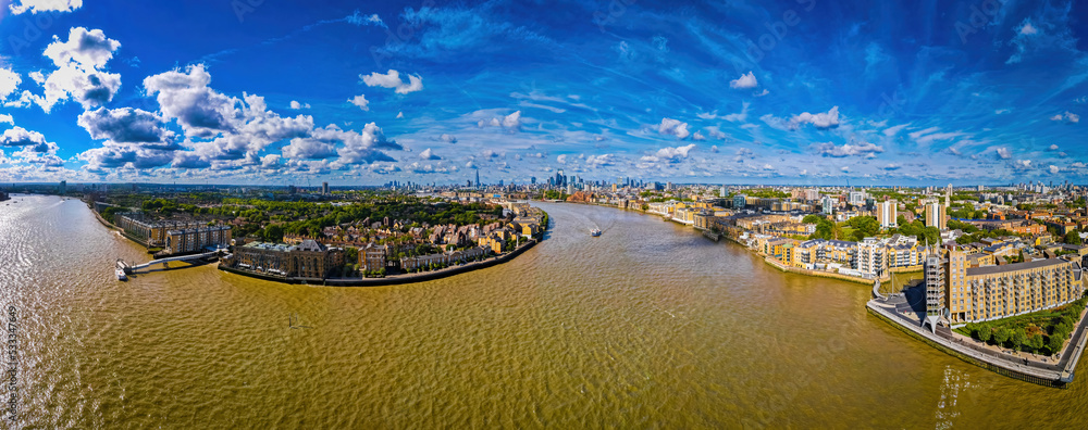 Panoramic view of the City of London, the historic centre and the primary central business district