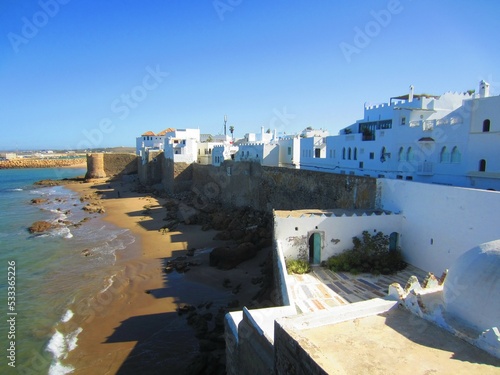 Fototapeta Naklejka Na Ścianę i Meble -  Paisaje costero de un pueblo en Marruecos. Asilah