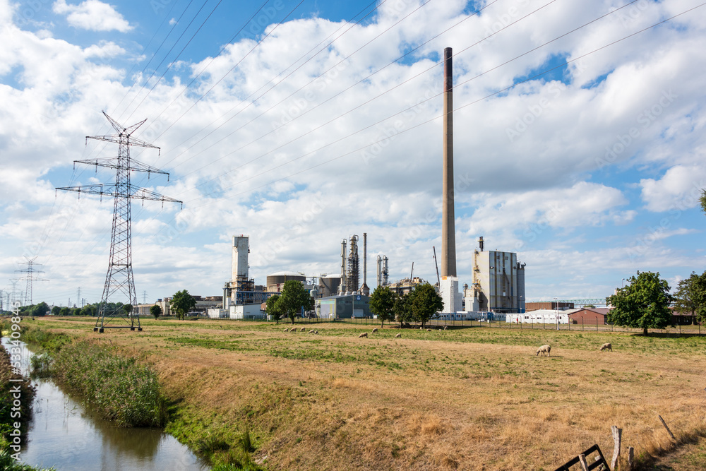 Die Firma Yara betreibt in der Nähe von Brunsbüttel ein Chemiewerk für AdBlue zur reduzierung von Stickoxyd bei Dieselfahrzeugen Die Firma Yara betreibt in der Nähe von Brunsbüttel ein Chemiewerk für AdBlue zur reduzierung von Stickoxyd bei Dieselfahrzeugen