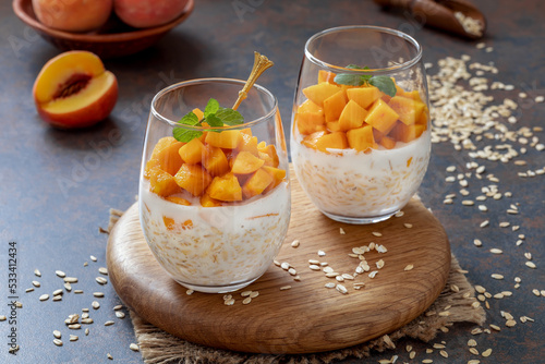 Obraz na płótnie Peach Overnight Oats