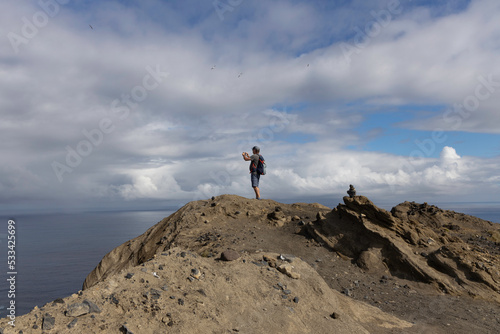Fotografierender Mensch am Vulkan auf der Insel Faial - Azoren: Vulcao dos Capelinhos