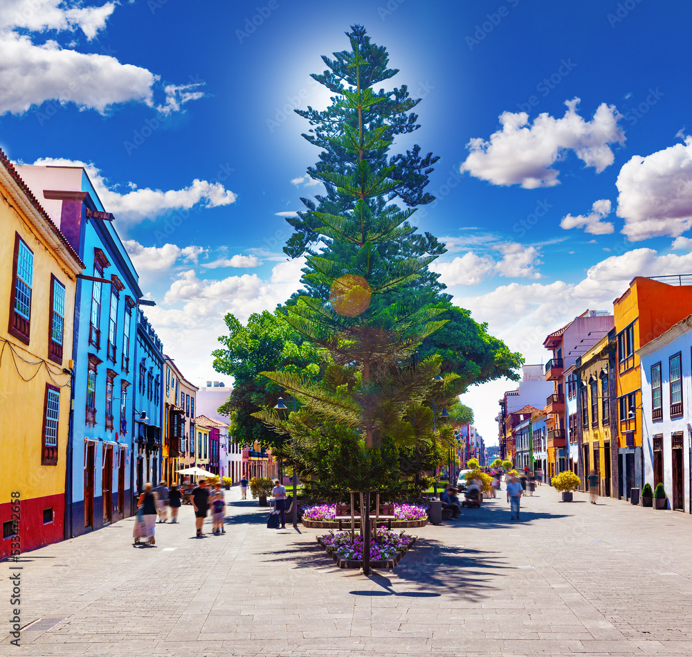 Fototapeta premium Lugares emblemáticos y calles de las Islas Canarias. Tenerife,La laguna pueblo tradicional. Viajes y turismo en Canarias.