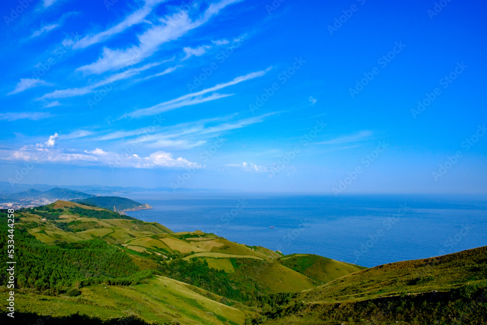 Vista del mare di fronte a Hondarribia, Paesi Baschi, Spagna