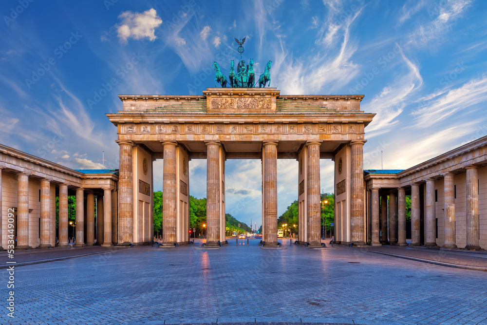 Brandenburg Gate or Brandenburger Tor at sunrise, Berlin, Germany - obrazy, fototapety, plakaty 
