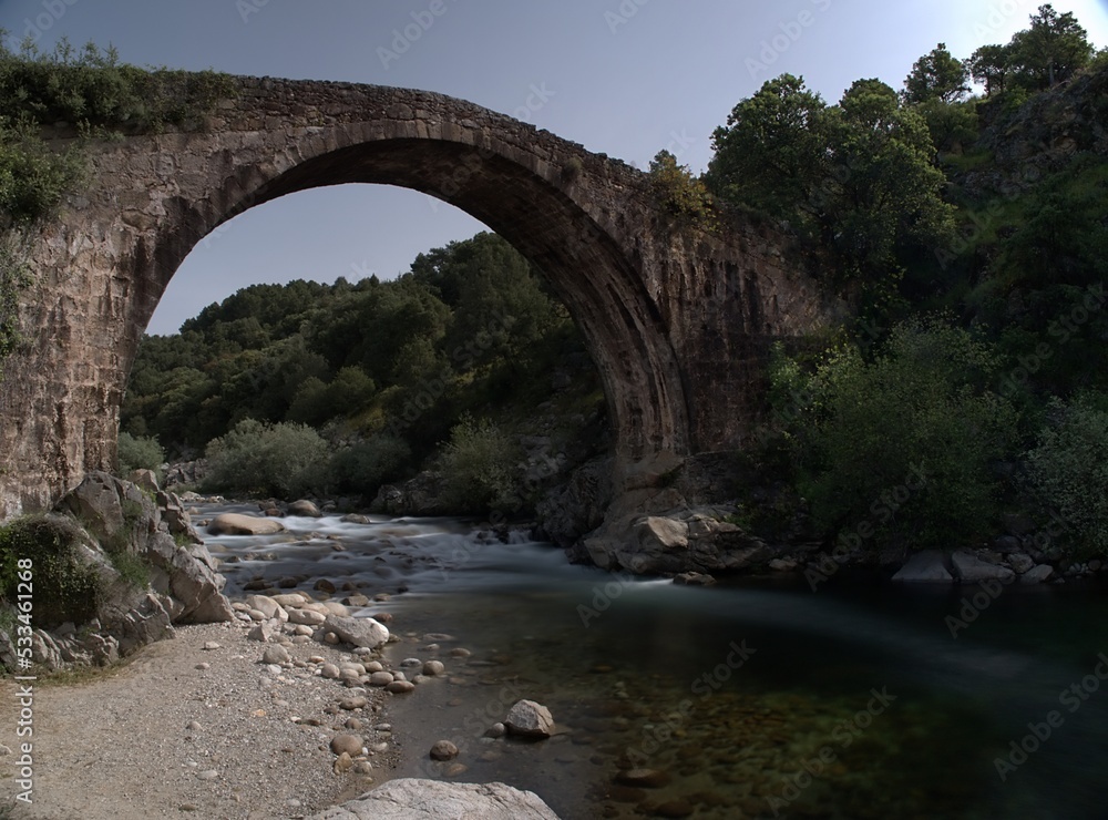 Puente romano de la garganta de 
Alardos en Madrigal de la Vera, Caceres, Extremadura, España
