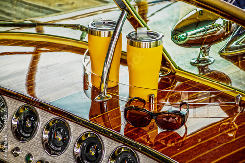 Εκτύπωση καμβά Dash of antique classic wooden speedboat holding two insulated drink cups and su