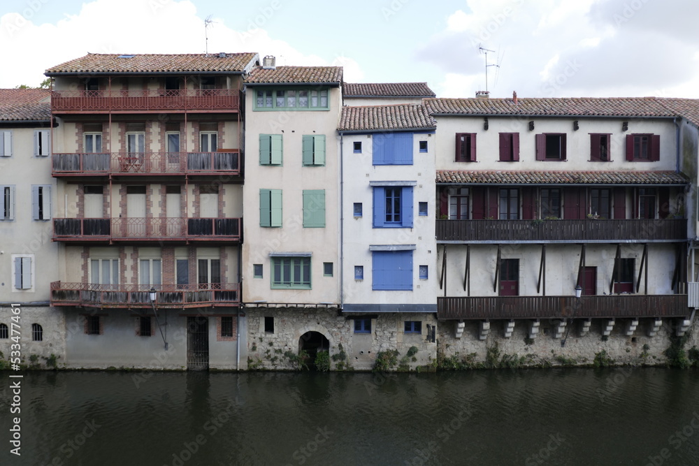 Obraz premium Houses in Castres on the River Agout