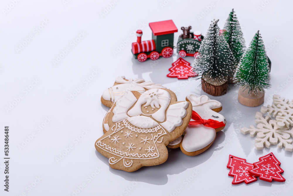 Elements of Christmas scenery, toys, gingerbread and other Christmas tree decorations