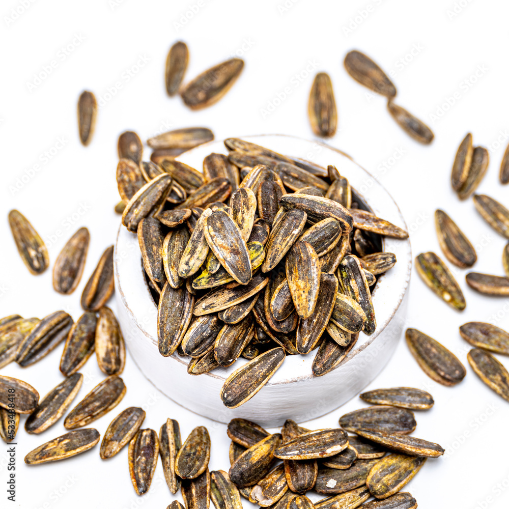 Obraz premium ingredient, cooking, food, spice, cinnamon, stick, brown, sticks, bark, isolated, dry, herb, aromatic, aroma, seasoning, closeup, flavor, condiment, decoration, natural, white background, nobody, obje