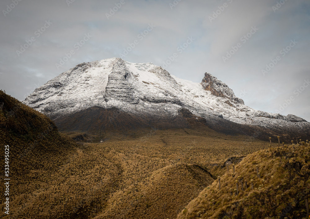 Obraz premium Tolima volcano, snow peak mountains of colombia, Dulima