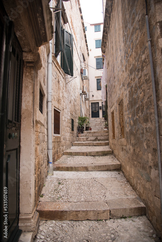 Fototapeta Naklejka Na Ścianę i Meble -  Narrow Streets of Dubrovnik