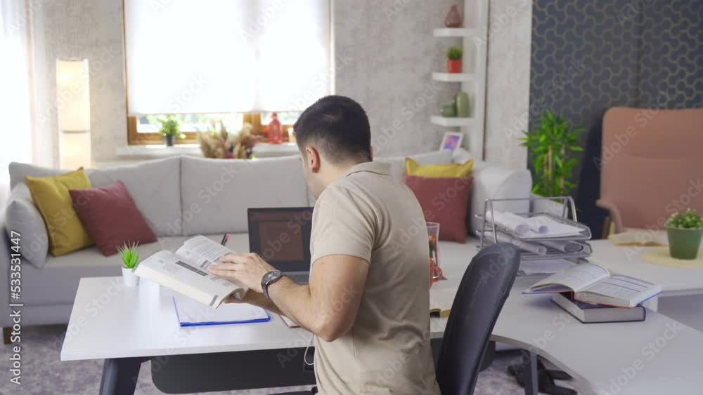 College student studies and gets grades.
The uni student doing homework at the study desk is studying with pleasure.
College student studies and gets grades.
The uni student doing homework at the study desk is studying with pleasure.