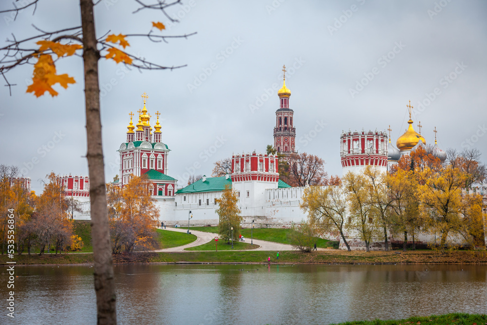 Fototapeta premium Novodevichiy convent and lake in Moscow at autumn, Russia
