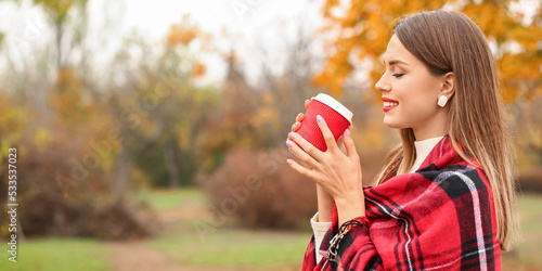 Stylish young woman drinkin...